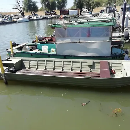 Koncer Uszohaz Apartament Abádszalók