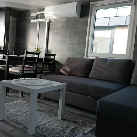 Apartman Koncér úszóház