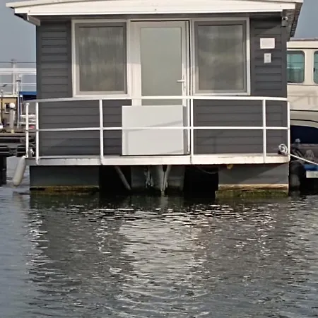 Apartament Koncer Uszohaz Abádszalók