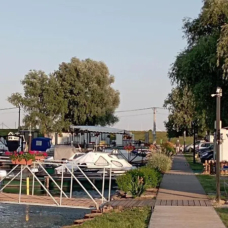 Koncer Uszohaz Apartament *