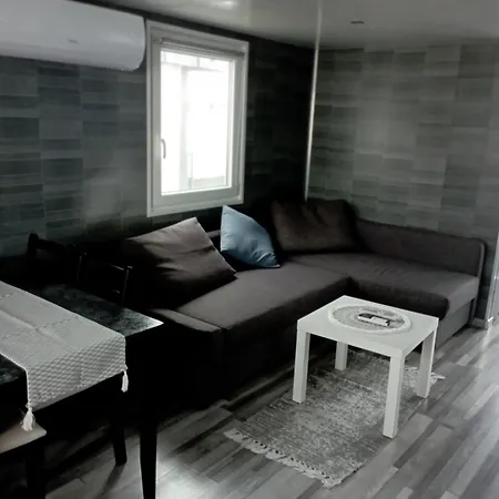 Apartament Koncer Uszohaz Abádszalók