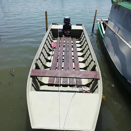 Apartamento Koncér úszóház Abádszalók