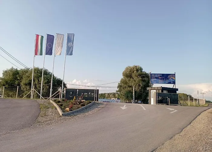 דירה Koncer Uszohaz Abádszalók